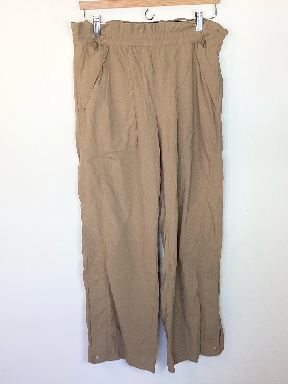 Athleta Trekkie High Rise Parachute Pants - Big Sur Brown - 10 - Picture 2 of 9